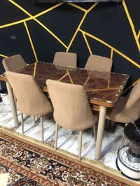 ميز طعام • للبيع