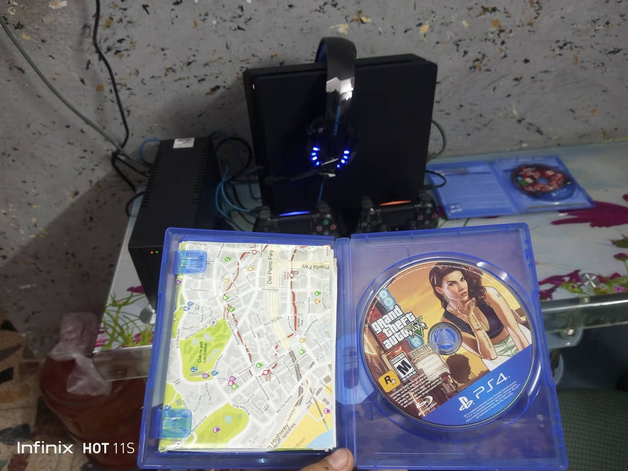 بلي فور سلم مع يو بي اس للبيع | PS4  UPS
اونلاين اخر تحديث 13.50
نظافة فول
ممفتوح ابد مع ستيكر الضمان

الملحقات
جويستك اصلية و تجارية
كيبلات كاملة بدون نقص
ستاند للبلي(حامل جويستك و شاحن+حامل اقراص+مبرد للبلي)
يو بي اس 850 يكفي غرض ايقاف التشغيل لتجنب ضرر القطع
العاب: gta v . TEKKEN7

سعر كل شي 270 الف بي مجال
موجود خاص
مكاني: بغداد الشعب


**إذا كنت صاحب هذا الإعلان وتريد حذفه لأي سبب، رجاءا أرسل رسالة إلى الدعم الفني**