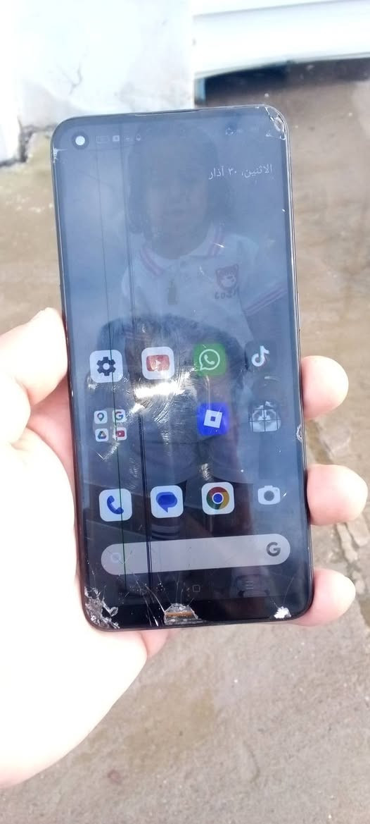 السلام عليكم جهاز ريدمي  الذاكرة 256
فقط بي هاذا الخط بالشاشه مثل ماواضح بالصوره يتبدل شاشه يرجع طبيعي الجهاز 
السعر 80 بي مجال الشراي يتصل ع الرقم ***********
