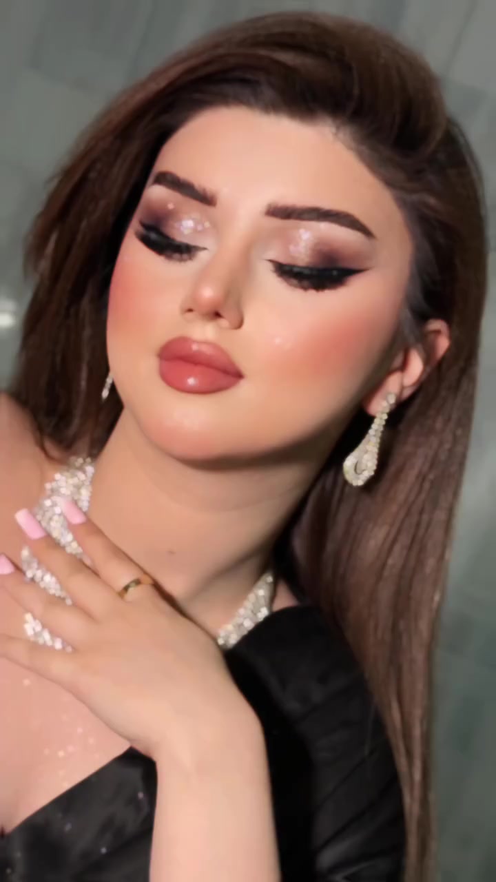 أطلّي كالعيد.. بجمالٍ يشرق وصحةٍ تدوم ✨💇‍♀️
بمناسبة قرب عيد الفطر السعيد 🌙، يسعدنا في [مريم زيعور &ماريا بيوتي ] أن نشارككم فرحتكم ونمنحكم الإطلالة التي تستحقونها 👸. تألقي بأجمل ألوان الصبغات العصرية 🎨، واحصلي على لمسة مكياج ساحرة 💄، مع ضمان العناية الفائقة بصحة شعرك وقوته 🌿.
🌸 باقات العيد المذهلة:
✅ جلسات علاجية وترميمية للشعر قبل الصبغ 🧪.
✅ أحدث صيحات المكياج بلمسات احترافية 🖌️.
✅ [اسعار مناسبه للحمام التركي والبدكير والمنكير والاوكس للجسم ] 🎁.
📍 نتشرف بزيارتكم يومياً من الساعة 12:00 ضهراً 🕒 إلى 12:00 ليلاً 🕛.
احجزي موعدكِ الآن لتتجنبي الزحام! 📞💃 ***********
نجف حي سلام مقابيل مسبح انطاليا
