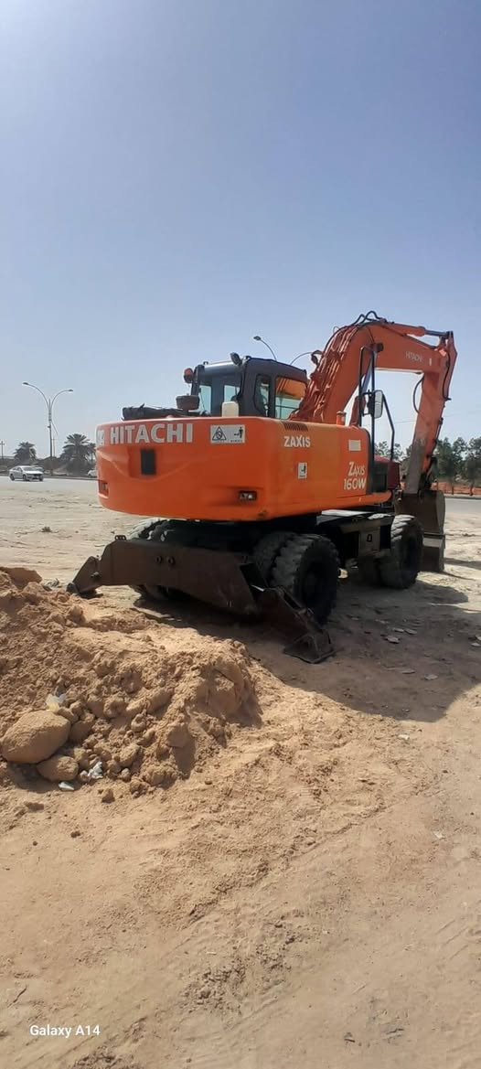 السلام عليكم
حفاره تاير ١٦٠ هيتاشي زت 
رقم اربيل بسمي ٢٠٠٧
مكفوله من كلشي  
***********
