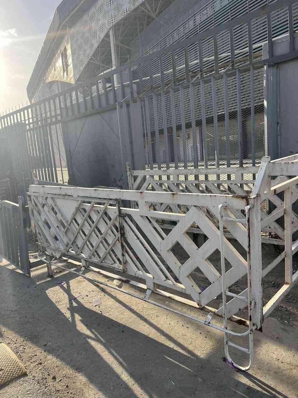 سلام عليكم محجر كياه عموش نضيف مال نثيه دروج وكامل مكاني بغداد السعر 350 وبي مجال هذ رقمي ***********
