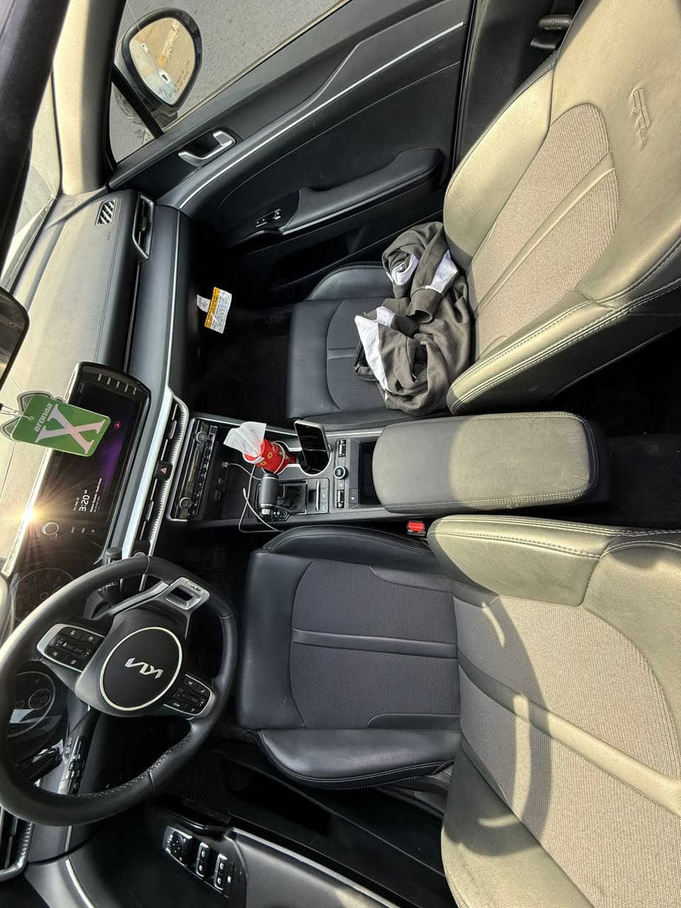 كي فايف k5 ( لون ابيض) جي تي لاين
السيارة موديل ٢٠٢٤ فول فول مواصفات
 وارد امريكي
   مواصفات Gt Line فول موصفات😍

المواصفات:
1- بصمة ابواب وتشغيل عن بعد
2 بنوراما 
3-تحكم استيرن كامل 
4- كشنات كهرباء
5-كراسي جلدوختم شعار GTline
6-رادار امامي + خلفي (توقف خلفي ذاتي) 
7- شاشه كبيرة كار بلي( بلوتوث ، USB  AUX )
9- ماشيه9 الف 
10- رادار امامي + خلفي
11- لد نهاري
‏12 -انظمه قيادك 6
13-ويل كب 18
14- شاشه عرض  بالدشبول
15- كروز سرعه ذكي  ( مثبت سرعه )
16-رقق بغداد 
17-سايد بريك بصمه 
‏18- GPS الخرائط
19-تبريد ثلج 
وبعد بيها هواي مواصفات 
سيارة جاهزه من كل شي
السعر 200 وبيها مجال قليل للاستفسار الاتصال على الرقم ***********
