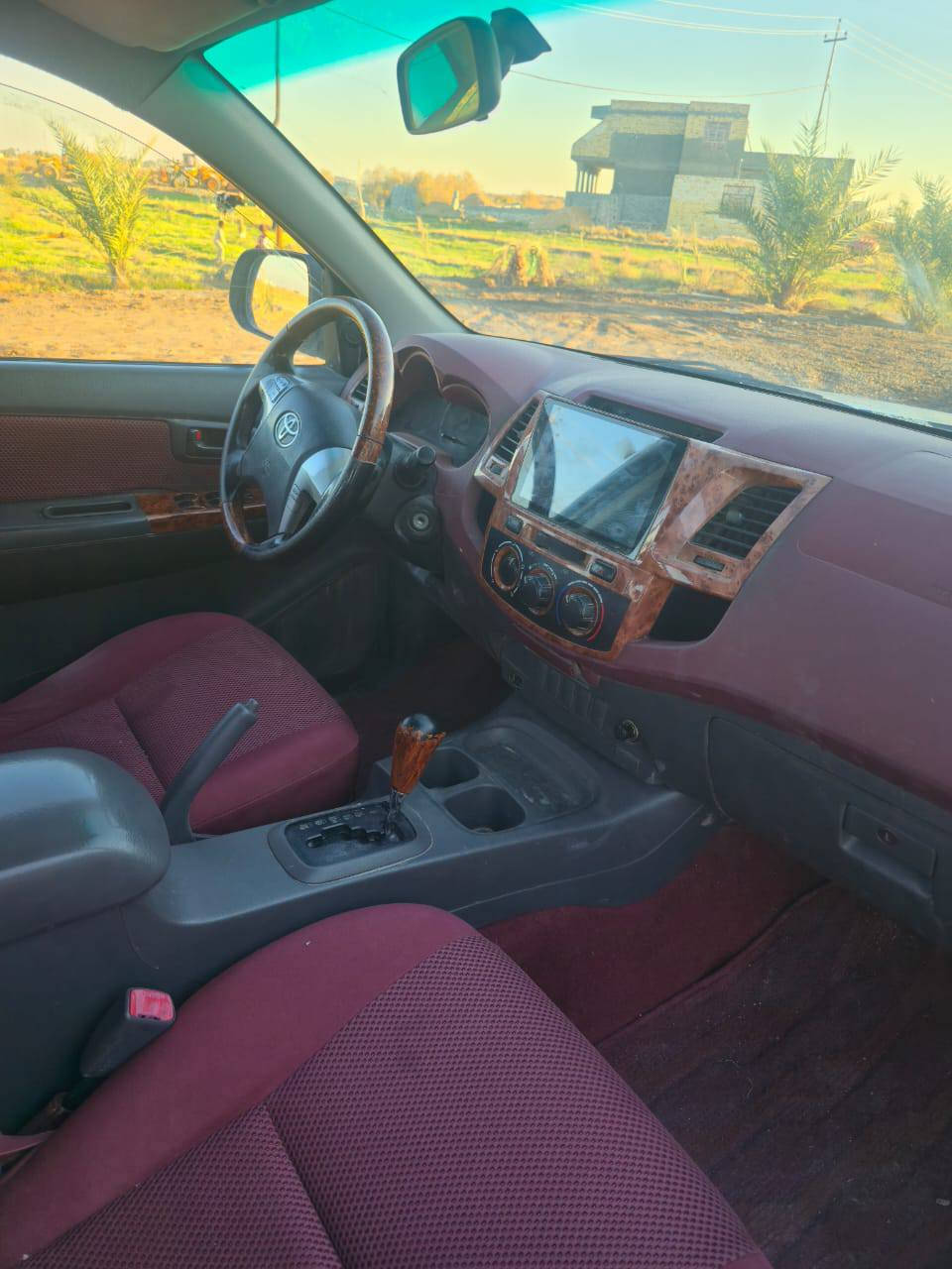 تويوتا هايلوكس 2014 لون ابيض  كويتي
كفاله عامه ماعدى بالبنيد  رش بسيط وبارد بجاملغ. او توماتيك رقم بابل تحويل  ثاني يوم سعر 190$ 
وبيه مجال بسيط مكانه ديوانيه سدير  
***********  وتساب موجود
