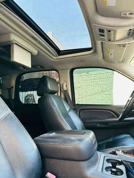 السلام عليكم
للبيع تاهو موديل 12 ادوات Vip
ITZ فول مواصفات للاخير 
بيها كصه قماره فقط سياره مكفوله و جديده من ضربه و صبغ و حته شخط 
مكينه كير حداديه شرط 
سياره مصروف عليها هوايه 
السعر (86$)
للاستفسار   *********** واتساب فقط
