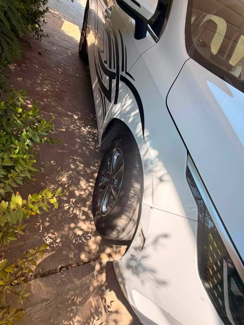 سلام عليكم BYD دسترويل السياره
معروفه مراصفاته موديل 2025 ماشيه 9000k
السياره فقط بيه جاملغ خلفي وطخه جاملغ امامي السياره نزلته زيرو على ايدي رقم بغداد بعدني مصلحته على حطته ابيع وبيه غرامات وابيع صافي 
16,250مليون وربع 
***********
