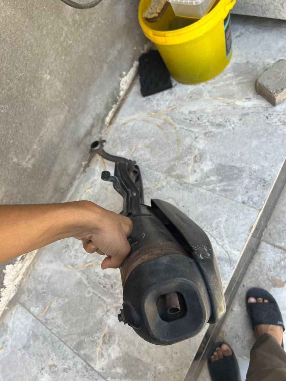 السلام عليكم للبيع كزوز بوليسي مسطره بلادي كامل هوة واقيتة لا لحيم ولا طاك ولا اي شي جديد مال حاوية سعرة ب40 رقمي ***********
