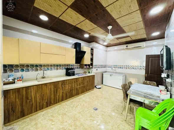 السلام عليكم  
بيت في حي الاوائل خلف بانزيخانه العريان

٢٢٦ م مربع
واجهة ١٠
طابقين
الأرضي غرفتين نوم وغرفة بيها سويت
حمامات
مطبخ حار وبارد ومخزن
هول
استقبال مع مدخل معزول
منور وحديقة داخلية
الطابق الثاني 
غرفتين نوم
هول 
حمامات
مخزن ممكن يتحول إلى مطبخ 
سطح عالي وناصي كاشي بالكامل
ارضية البيت بورسلين قياس كبير
كراج واسع
مع حديقة بالكراج وخارج البيت
سستم كاميرات
سبالت
مطبخ خشب تركي
والبيت احلى في الواقع للاستفسار أكثر على الرقم
***********
