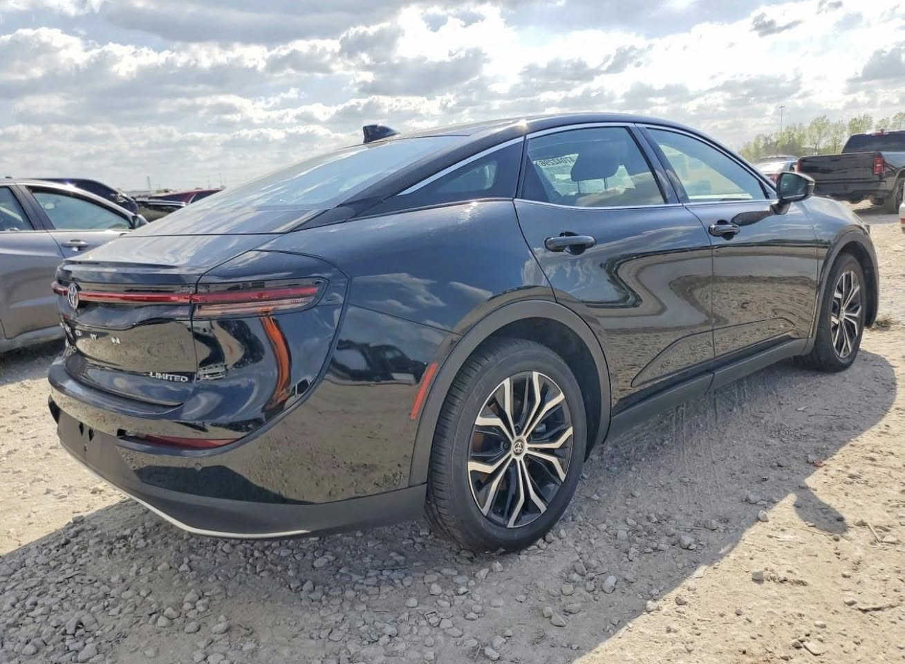 السلام عليكم ورحمة  الله
بيع مباشر بلاش 185🔥💵💵
(هايبرد) نوع السيارة:2025 TOYOTA CROWN LIMITED

الممشى:8525 ميل فعلي
المحرك: 4 سلندر / 2.5 لتر
***********
واتساب مووجود
