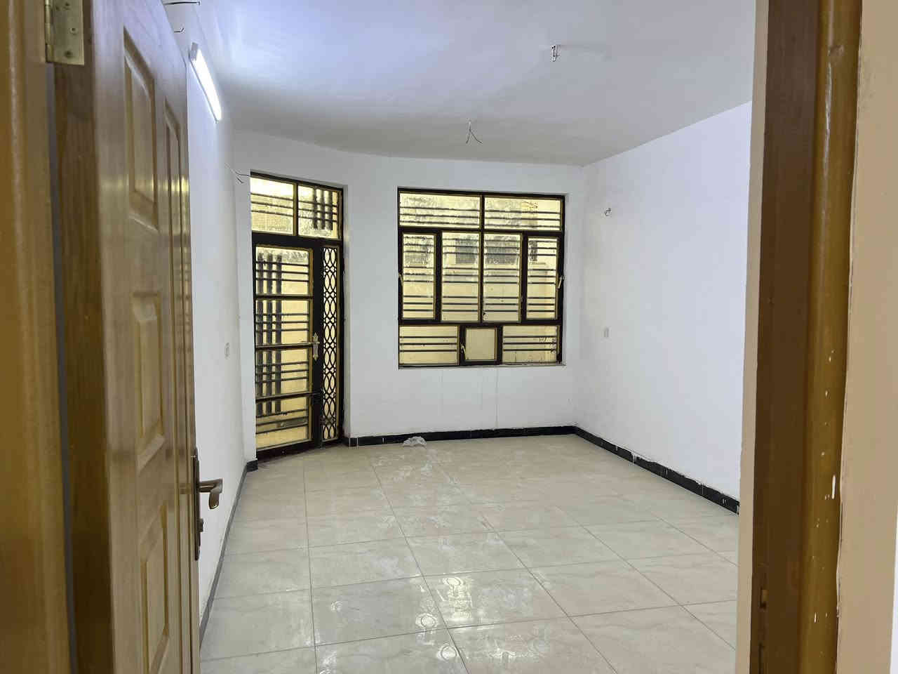 بيت للبيع 100 متر طابقين. 3 غرف نوم حمامين مع مطبخ واستقبال تستلمه مباشر زيرو غير مسكون البوعيثه مجمع العدل  الثالث   تنازل قلعه السعر 125 مليون قابل للتفاوض 
***********
***********
