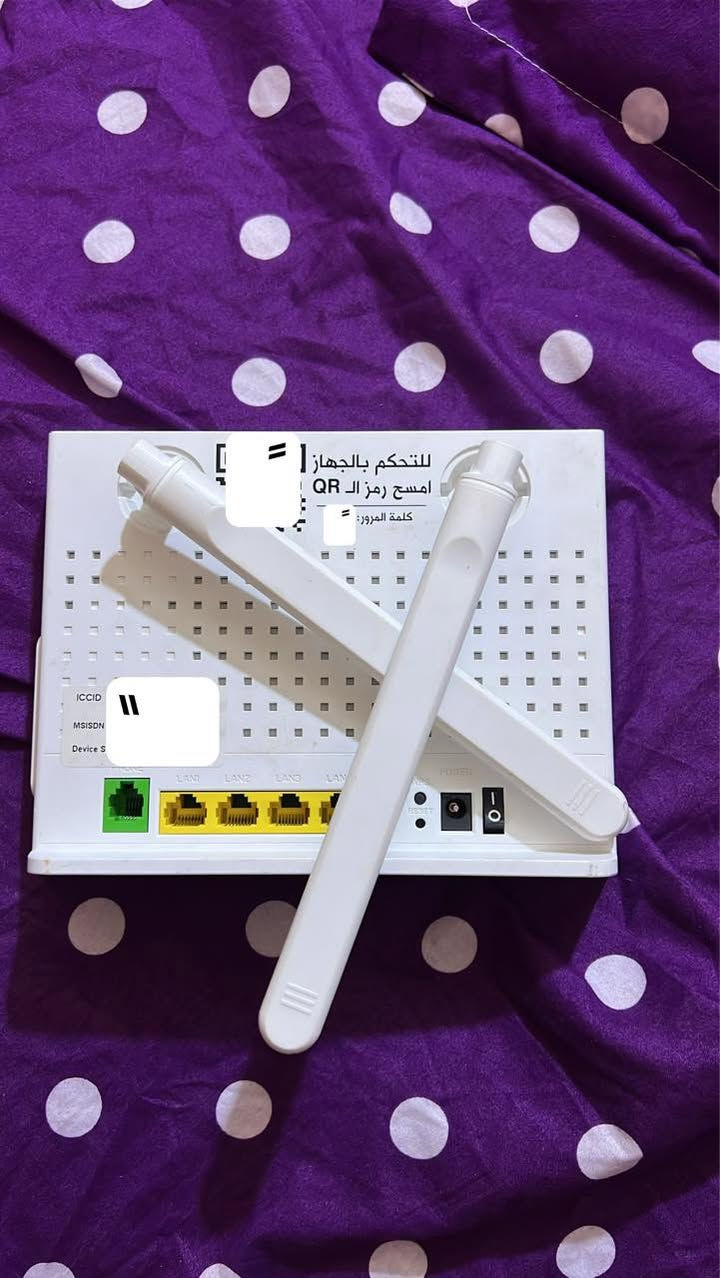 راوتو اثير 4G ما مستخدم ونضيف ودرجه اولى الي مستخدمه يعرف شكد نته قوي يفيد المحلات البيوت حط الشريحه وكنك 
كبل التواصل واتساب ***********
