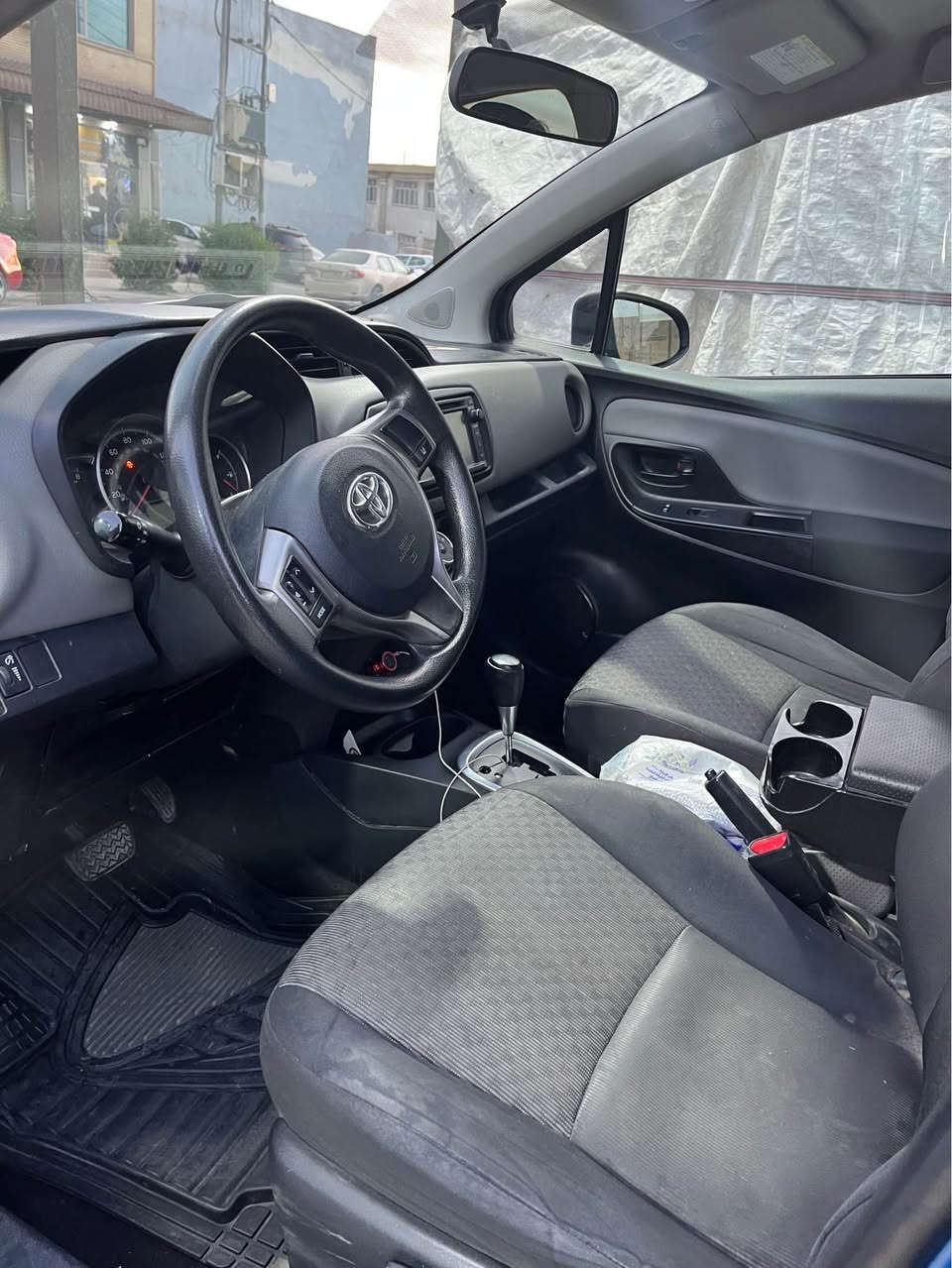 تويتا يارس ٢٠١٧  امريكي سي پار چه ي سبوغه  قيچه ك ژوري هه يه  سعري ٩٨ وه ره قه مجال  *********** Singapore
