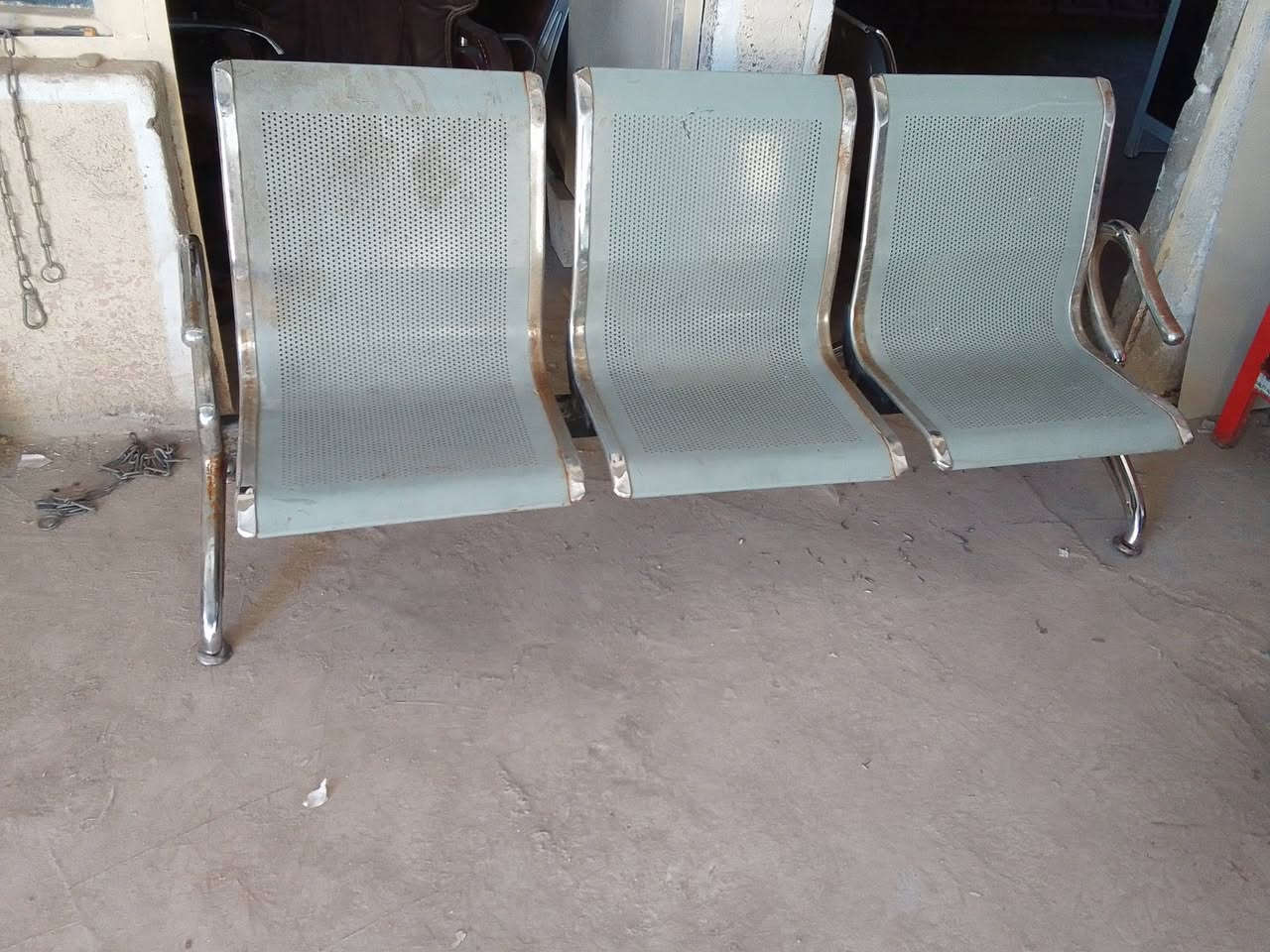 كراسي وتخم جلد ومصطبات للبيع الشراي يتفضل خاص مكاني بغداد حي اور مقابل جامع الفردوس  رقم الهاتف بي واتساب اي ستفسار خاص ***********
