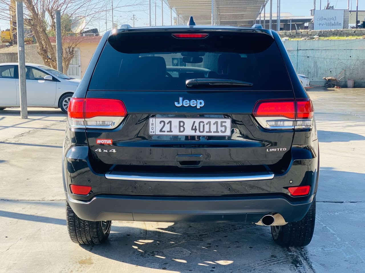 جيپ جراند شيروكي 2022 (Limited - فول مواصفات)
المواصفات:
• الموديل: 2022
• الفئة: ليميتد (Limited)
• الكراسي: جلد، كهرباء مع ذاكرة (Memory Seat)
• التدفئة: تدفئة كراسي + تدفئة ستيرن
• المرايا: رادار جانبي
• نظام الدفع: فور ويل (4x4) دبل اكسل
• التشغيل: تشغيل عن بعد (شغال)
• وضعيات القيادة: 3 مودات قيادة
• التحكم: تحكم ستيرن (فوليوم)
• الأنظمة: أوتو بريك (Auto Brake)، أوتو ستوب (Auto Stop)، نظام (Start-Stop) الموفر للوقود
• الشاشة: شاشة كبيرة + كاميرا + حساسات
• الجير: دبل جير + شفتات خلف المقود (صندوق شفت)
حالة السيارة:
• الجير والمحرك: بشرط الفحص (بشيرت)
• السنوية: مجددة (تازة)
• التحويل: بشرط التحويل وبراءة ذمة من الغرامات
• الضرر: توجد 5 قطع صبغ (پێنج پارچە)
سعر: 219$
***********
