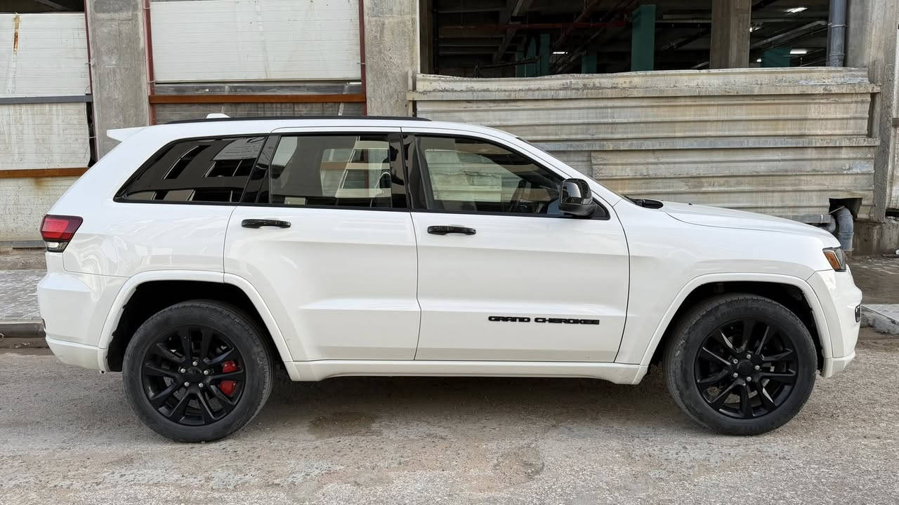 جيب 2019 بلاك توب
بيها 3 قطع صبغ وصور سونار مرفقة 

السياره حيل حيل نظيفة وفول الاخيرة 

ما يندارلها غير السوبر لان قليل ينطلع بيها

فتحه ،كشنات تدفئة تبريد، شاشة، رادار مانع اصدام ،

اهواي بيها بعد مواصفات وهيه فول  

محرك مكفول كيرمكفول 

220 قفل قفل قفل 

رقم بغداد مداور ثاني يوم 

*********** 

مكان السياره بالنجف
