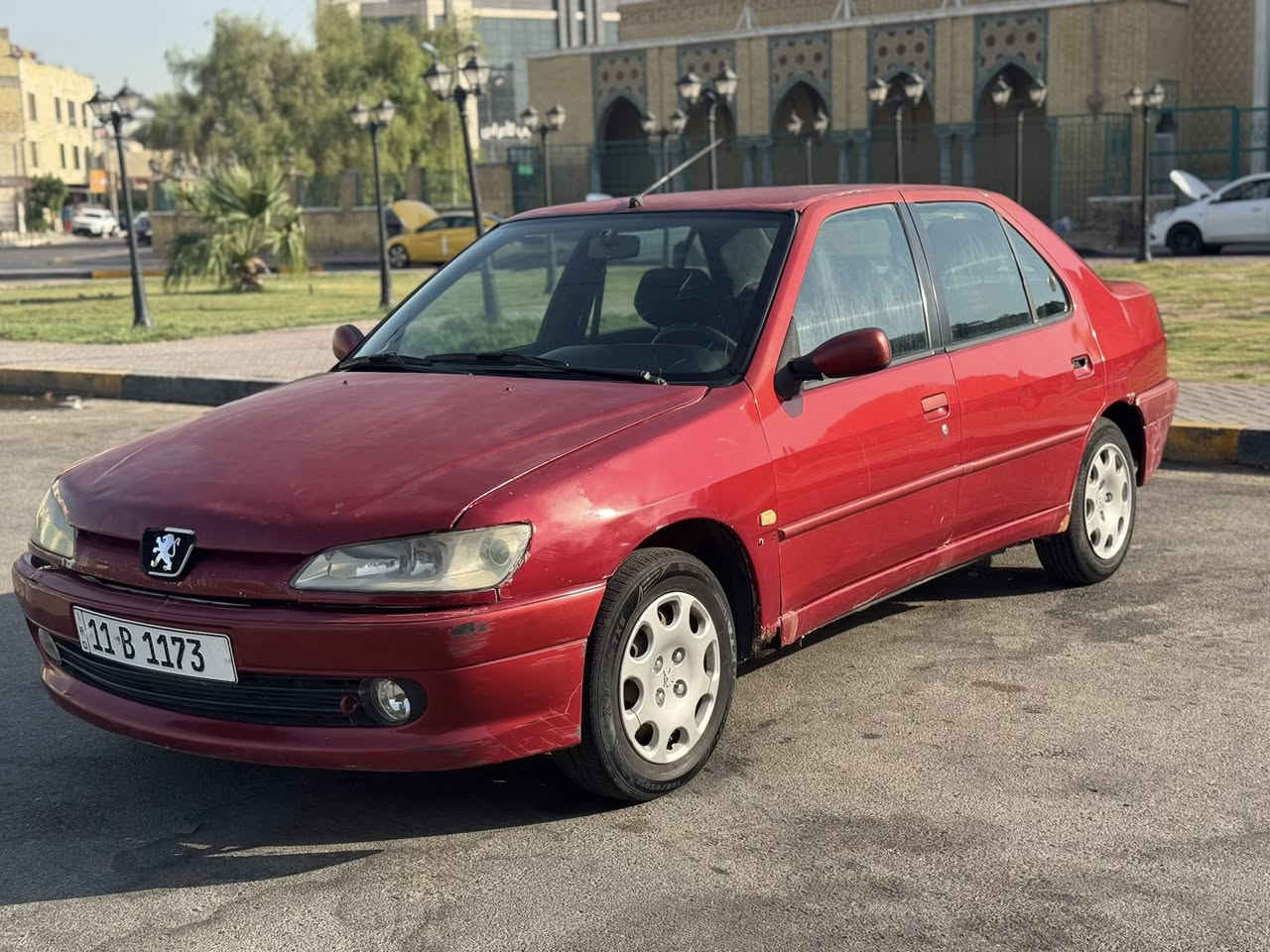 سياره شغاله وتمشي بيجو 2003 رقم بغداد بسمي كود مطابق وشبه مواليد السعر 55 وبيها مجال  مكاني بغداد الاعظميه رقمي ***********
