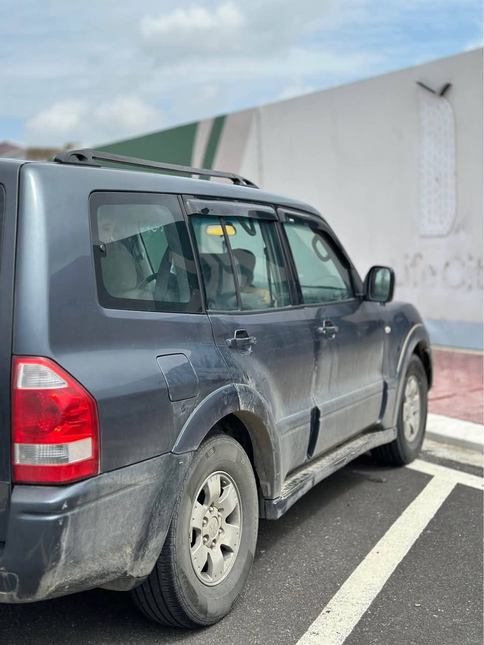 بەناوی خوا
باجیرۆ ٢٠٠٥ خلیجی شریکەی سەردار مەکینە V6 3.0 مەرغوب گێڕ ئۆتۆماتیک سێ ڕیز کوشن تەبرید مەرکەزی دەبڵ ئەکسڵ جام کارەبا ئاوێنە کارەبا کامێرای بەگ ٣ شاشە بلوتوزو ئاریەڵ کارەبای سەیارەکە ماڵی دۆستە بەناوی خۆمەوەیە تەحویل و و غرامە بەشەرت سەنەوی هەتا ٢٠٢٨ تازەیە 

یەک پارچە بۆیاخ
***********

بسم الله
باجيرو موديل ٢٠٠٥ خليجي شركه سردار محرك ٣٠٠٠ ٦سلندر مرغوب گير اوتوماتيك فور ويل ٣مقعد كشن تبريد مركزي جام كهربا مرايه كهربا كاميرا و ٣ شاشات اريال كاربا سنويه جديد لحد ٢٠٢٨ شرط تحويل و غرامه 
قطعه واحد صبخ 
*********** كالار, السليمانية
