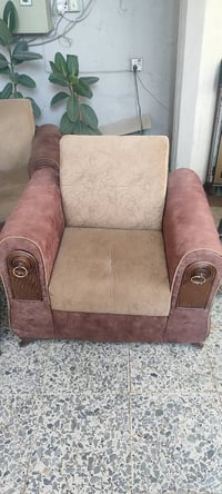 للبيع تخم عراقي مستعمل قنفات ثنين ام(3)نفرات و كرسي 07728039573