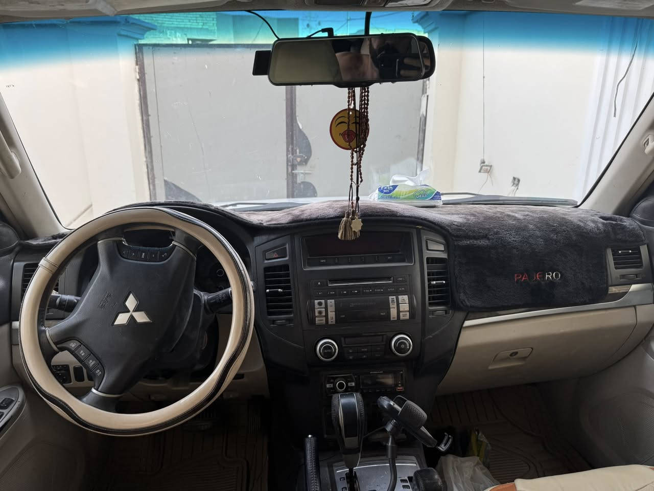 السلام عليكم
باجيرو ٢٠٠٩ 
محرك ٣٠٠٠
رقم بغداد 
تدفه تبريد 
لايت عدسه زنون 
كشنات جلد 
سياره كامله بدون نقص 
مصبوغه حزام اثر طخات وجراد والسياره شوف العين كاعده ومرتبه 
للبيع او المراوس بسياره صغيره 
السعر ١٠٥ وبيها مجال 
***********
