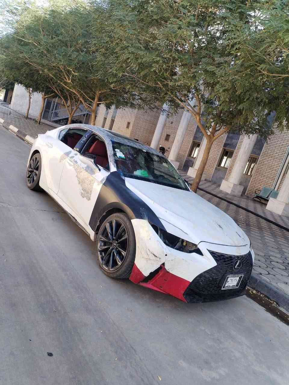 لكزس is 350 F Sport
موديل 2023
الضرر مكلوب صبغ شبه عام
مرقمه كركوك 25
السعر ١٧٠ وبي مجال 
 ***********
