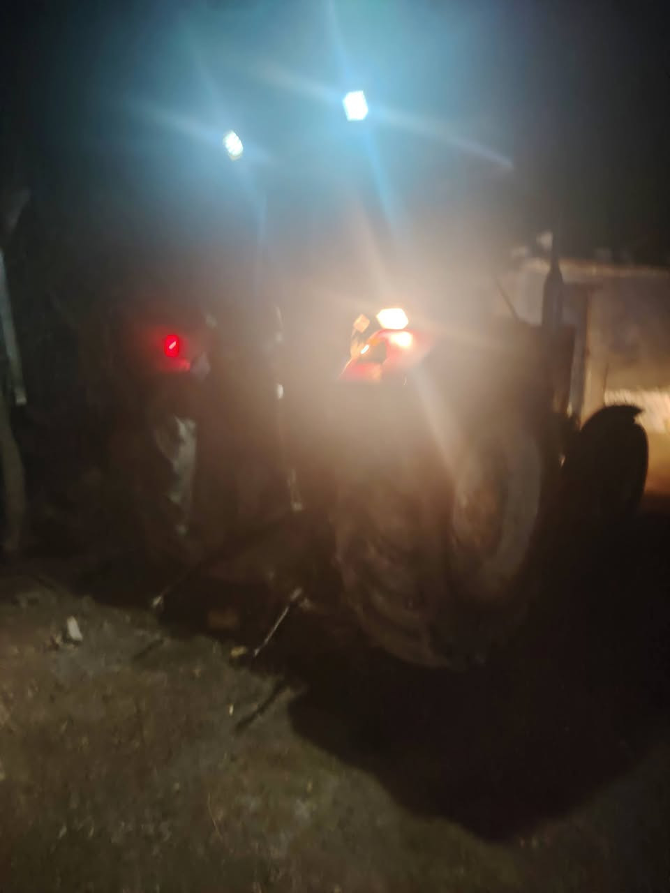 سلام عليكم مكينه بلاروس نضيفه خير من الله موديل 2013 معاها فدان واخرماشه واباذوره
العنوان ميسان  قضاء المجر الكبير ***********
