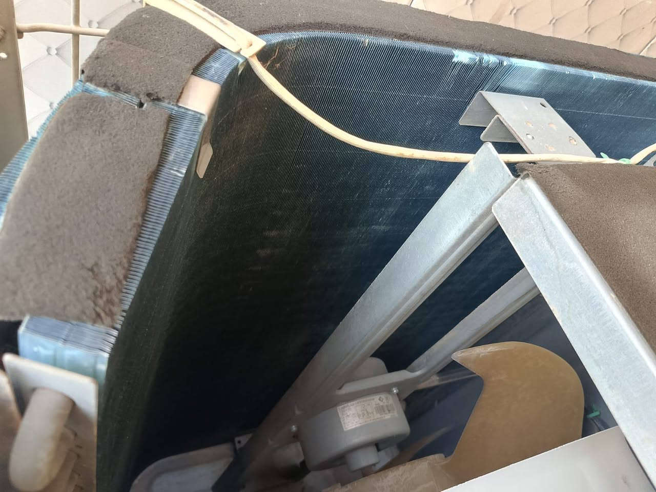 للبيع سبلت كنتوري3 طن غاز 22 ب 750 وبي مجال للاتصال ***********
