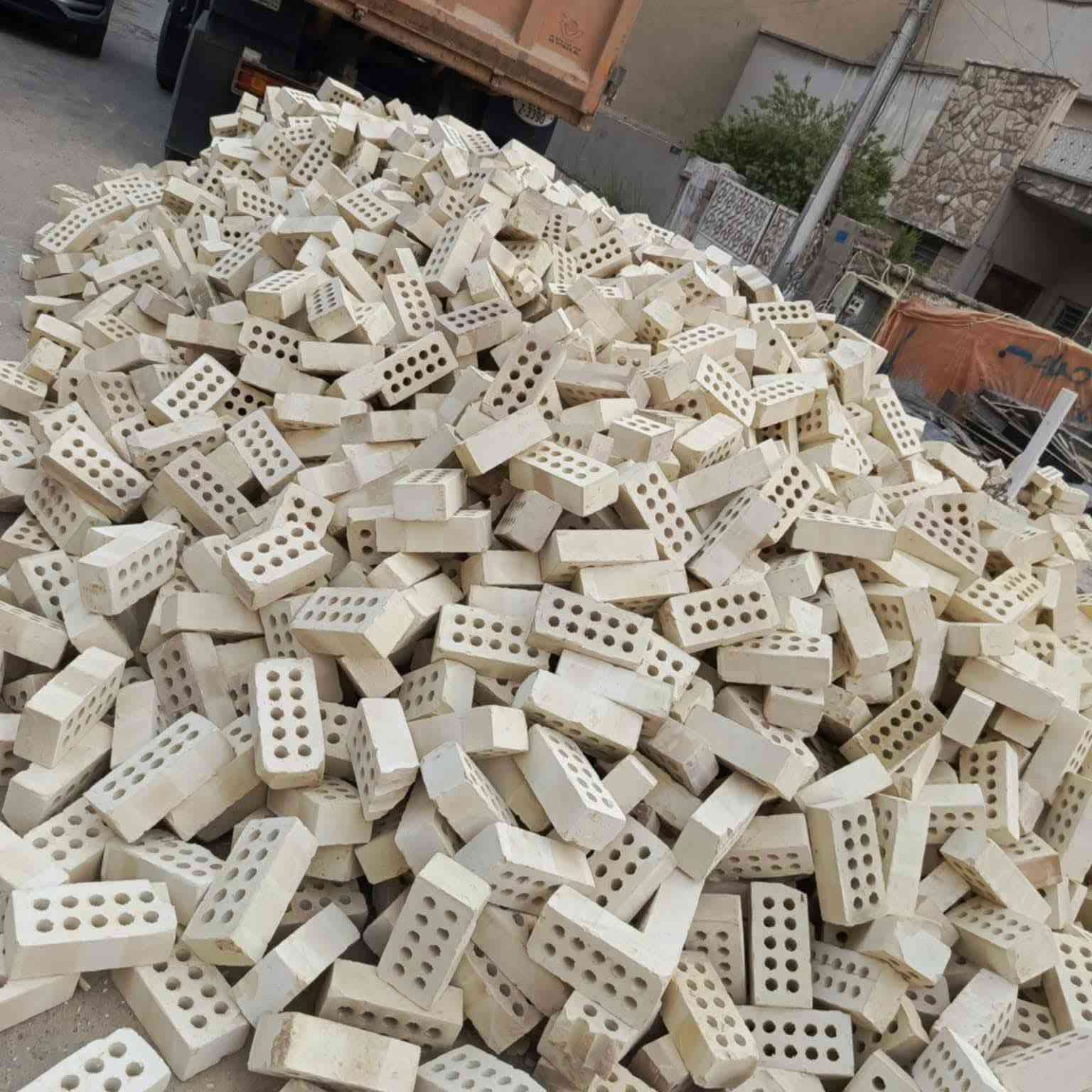 سلام عليكم ورحمه الله وبركاته سكلة القريشي للمواد الإنشائية الدرجه الاولى داخل نعمانيه وخارجها ويوجد لدينا كادر كامل للحدل والفرش ولتصفير
كنتر رمل الاسود 30واصل
كنتر رمل اسود مغسول نور الحسين 40واصل 
كنتر حصو واصل 40
كنتر راجع واصل 40
كنتر جص مال عكاده ولبخ 85
كنتر رمل احمر عادي مال لبخ واصل 35
كنتر زميج واصل 15واصل
كنتر سبيس واصل 35
تك رمل اسود واصل 100
تك حصو واصل 130 
تك جص واصل 350
تك رمل احمر عادي واصل 125
رفع انقاض الكنتر 15 
الف طابوق مال دبوني واصل 120
الف طابوق مال بدره واصل 135
الف طابوق جمهوري مال دبوني 145واصل
الف طابوكه جمهوري بغداد وادي صفا170
دبل طابوق مال كوت 500
دبل طابوق مال دبوني 450
دبل طابوق 8000 مال بغداد وادي صفا مليون وميتين وخمسه وعشرين
الف بلوكه واصل 510
طن سمنت كرستال واصل 100
طن سمنت طاسلوجه 108واصل
طن سمنت مقاوم نجمه 110واصل
طن سمنت صقر مقاوم 112واصل
طن سمنت مقاوم جسر 122واصل
***********
***********
