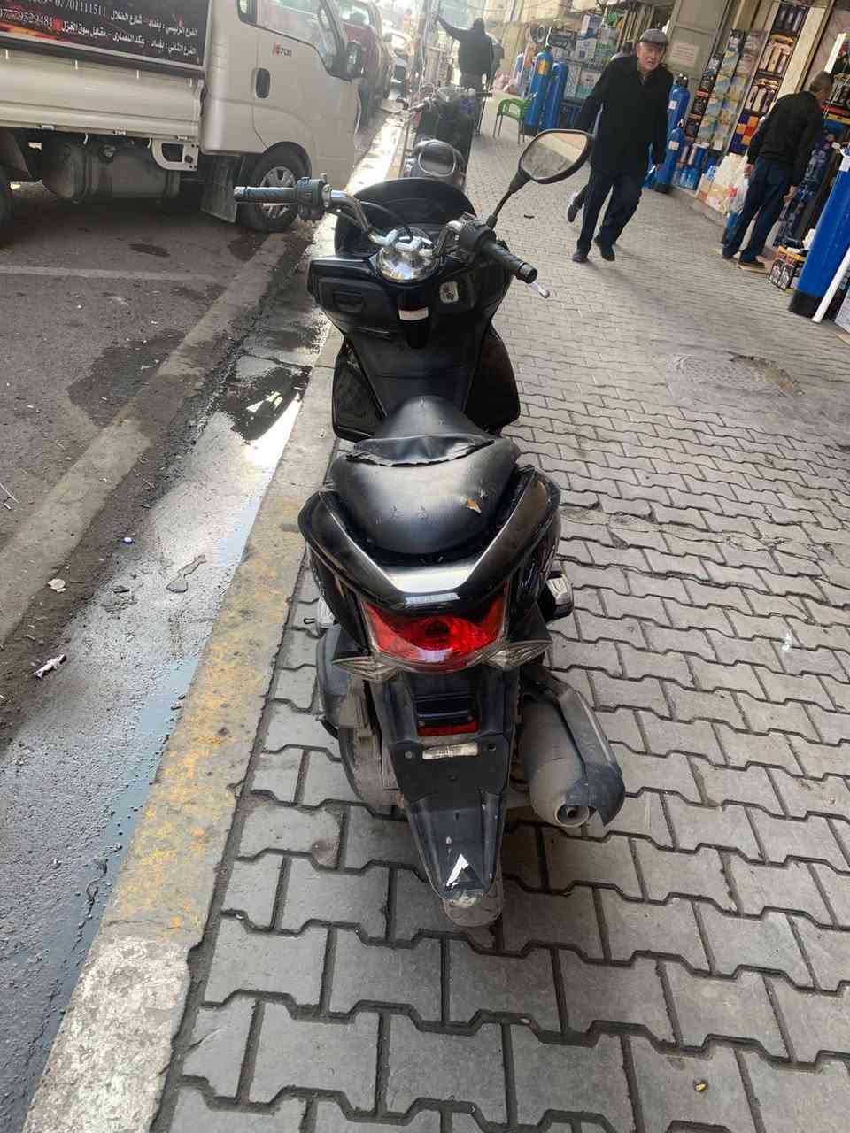 مكلف بالنشر وهذا رقم صاحب الدراجه الخاص مغلق
الشراي يتصل  ***********
للبيع بي سي اكس محرك 125 جيل اول ياباني لون اسود ماشيه 37 حساس ازدحام ستاند كهرباء دراجه نظيفه صارلها شهر من نازله 
السعر 14 ورقه
