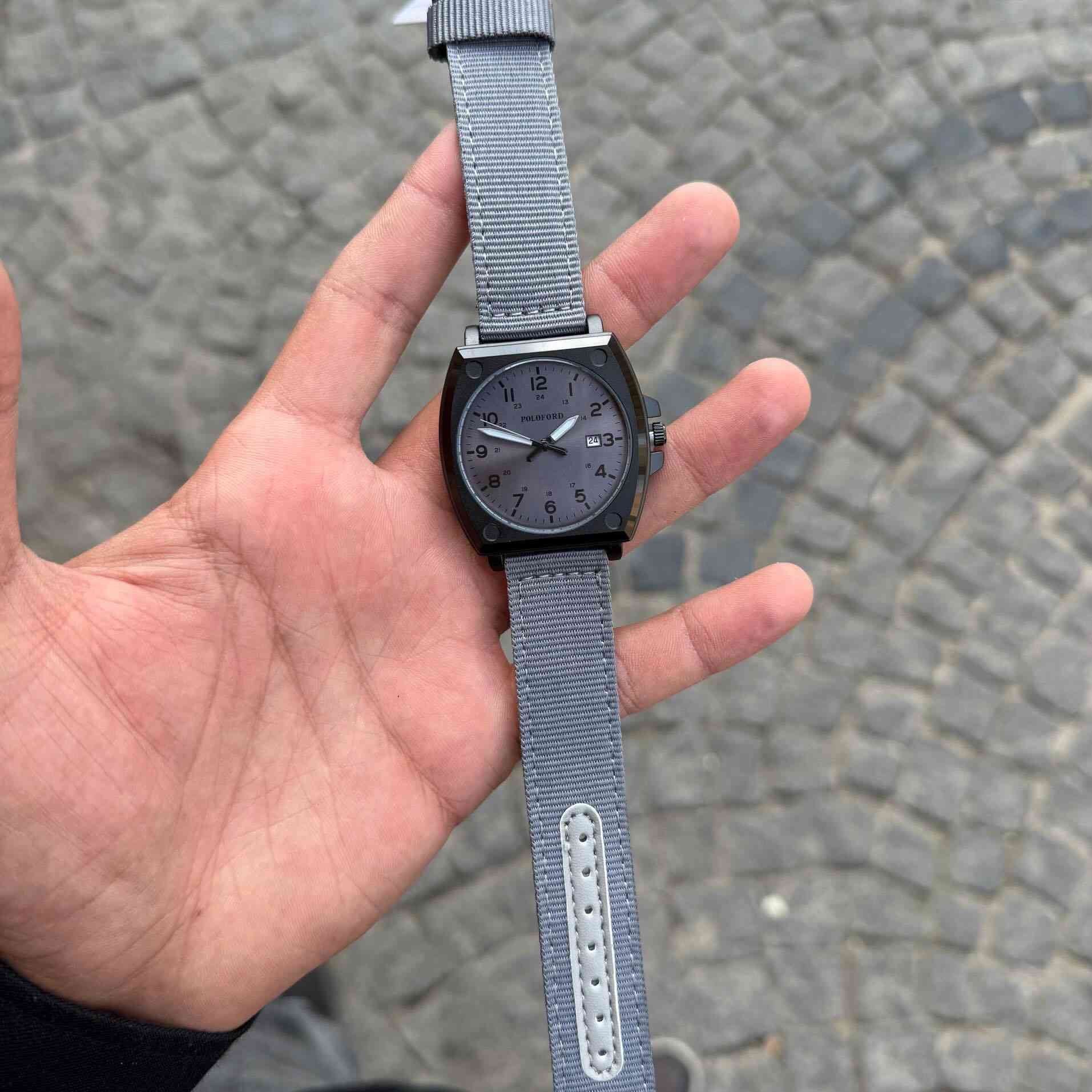دكّة_الساعچـي⌚️
.
ساعة Poloford بتصميم Tactical انيق ✨
خامة مرتبة انيقة ..
تصميم شبابي فخم ..
مناسب لكل يوم ..
بضمان حقيقي للقطعة 🔥
(السعر 30 والتوصيل مجاني )🔥🔥
للحجز والاستفسار دايركت او على الواتساب 📲
يتوفر توصيل لجميع المحافظات 🚚
.
#العراق #viral #reels #trending #luxury ng


**إذا كنت صاحب هذا الإعلان وتريد حذفه لأي سبب، رجاءا أرسل رسالة إلى الدعم الفني**