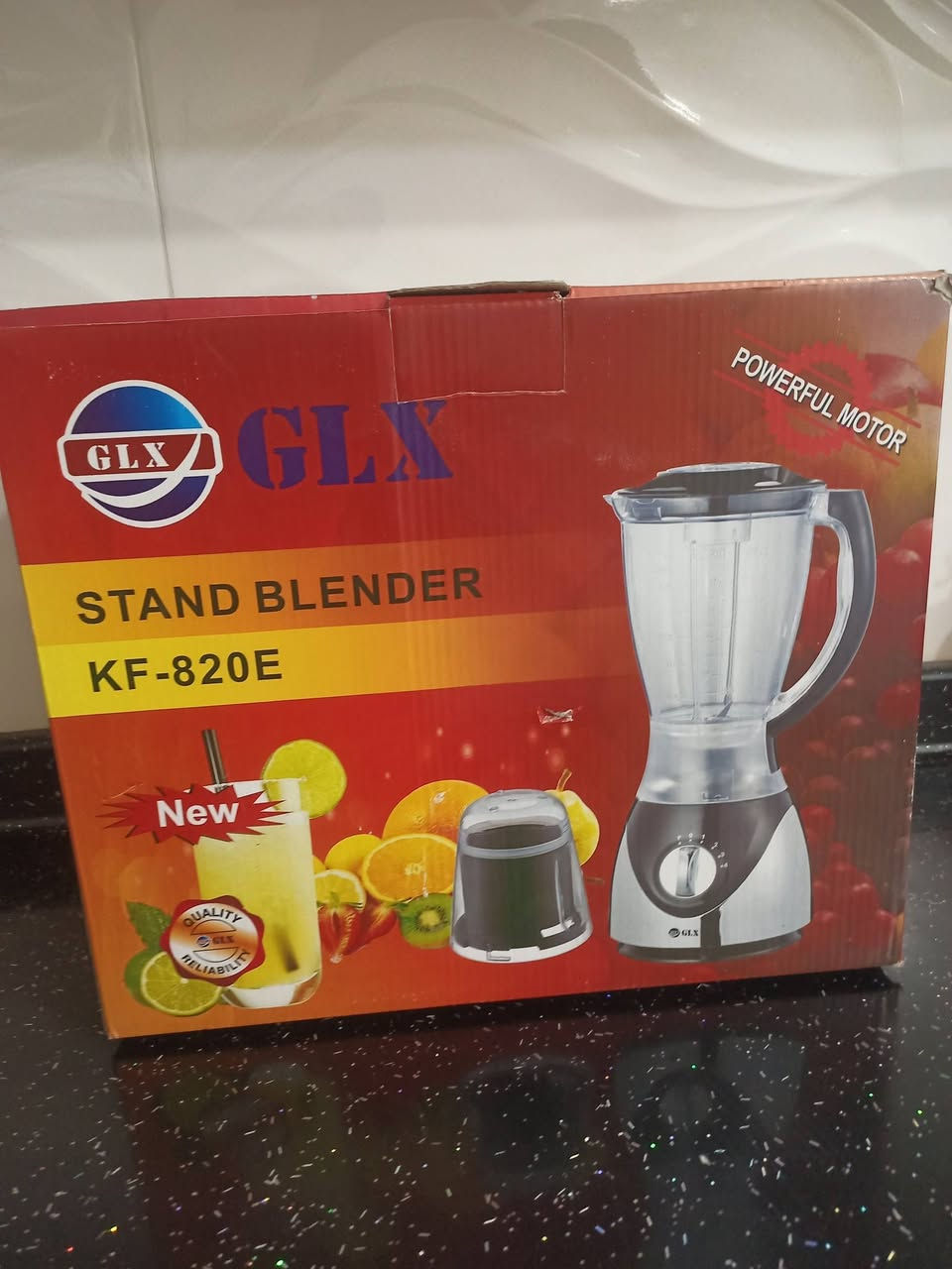 للبيع جديد مامستعمل
هذا الجهاز هو خلاط عمودي (Stand Blender) من ماركة GLX، موديل KF-820E. يعتبر من الأجهزة الاقتصادية والعمليةالوظيفة (2 في 1): يأتي مع الجهاز "جك" رئيسي لعمل العصائر والمخفوقات، بالإضافة إلى مطحنة صغيرة (للمكسرات، البهارات، أو القهوة).
السرعات: يحتوي على 4 سرعات مختلفة (موضحة في قرص التحكم)، بالإضافة إلى خاصية "النبض" (Pulse) للخلط السريع والقوي.
المحرك: يتميز بمحرك بقوة جيدة (Powerful Motor) كما هو مكتوب على العلبة، وعادة ما تكون استطاعة هذه الموديلات بين 350 إلى 400 واط.
التصميم: القاعدة باللون الأسود والفضي، والجك مصنوع من البلاستيك المقوى (أو البايركس حسب الفئة، لكن الأغلب في هذا الموديل يكون بلاستيك عالي الجودة).


**إذا كنت صاحب هذا الإعلان وتريد حذفه لأي سبب، رجاءا أرسل رسالة إلى الدعم الفني**