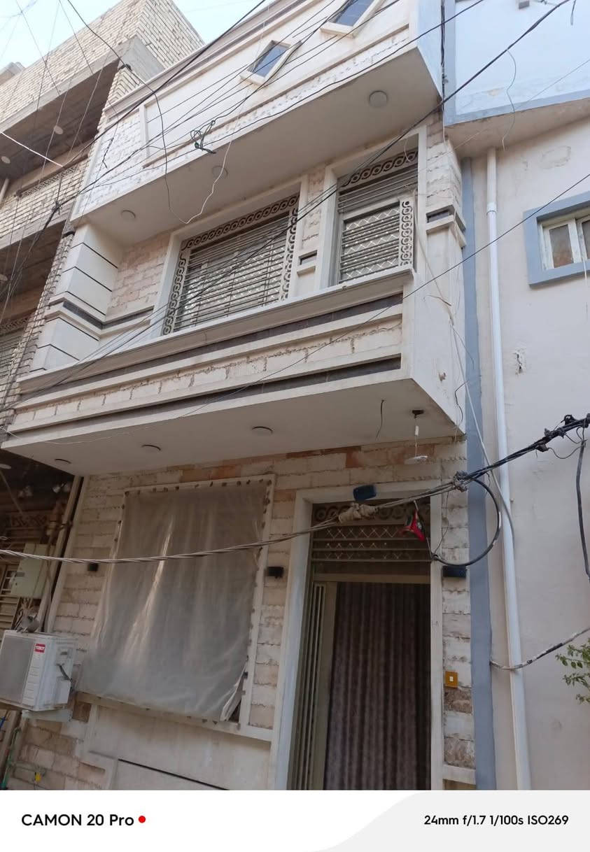 سلام عليكم  بيت للبيع 50متر الواجه ٥ والنزال ١٠ طابقين ونص يحتوي على ٣غرف نوم وصاله حمام تواليت فوك وحمام تواليت جوه قريب علشارع المحيط بلقرب من سيطرة باب الحوائج اوسيطرالحمل بكاع حجي عزيزالباير استفسار *********** غيرمتواجد علفيس بي واتساب
