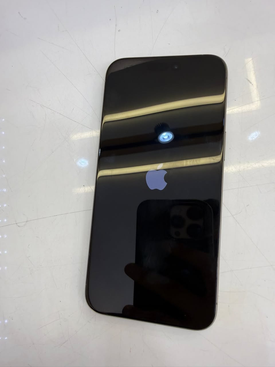 سلام عليكم ايفون 15pro max 256GB
***********
‏شريحة إلكترونية 

سعره 940
