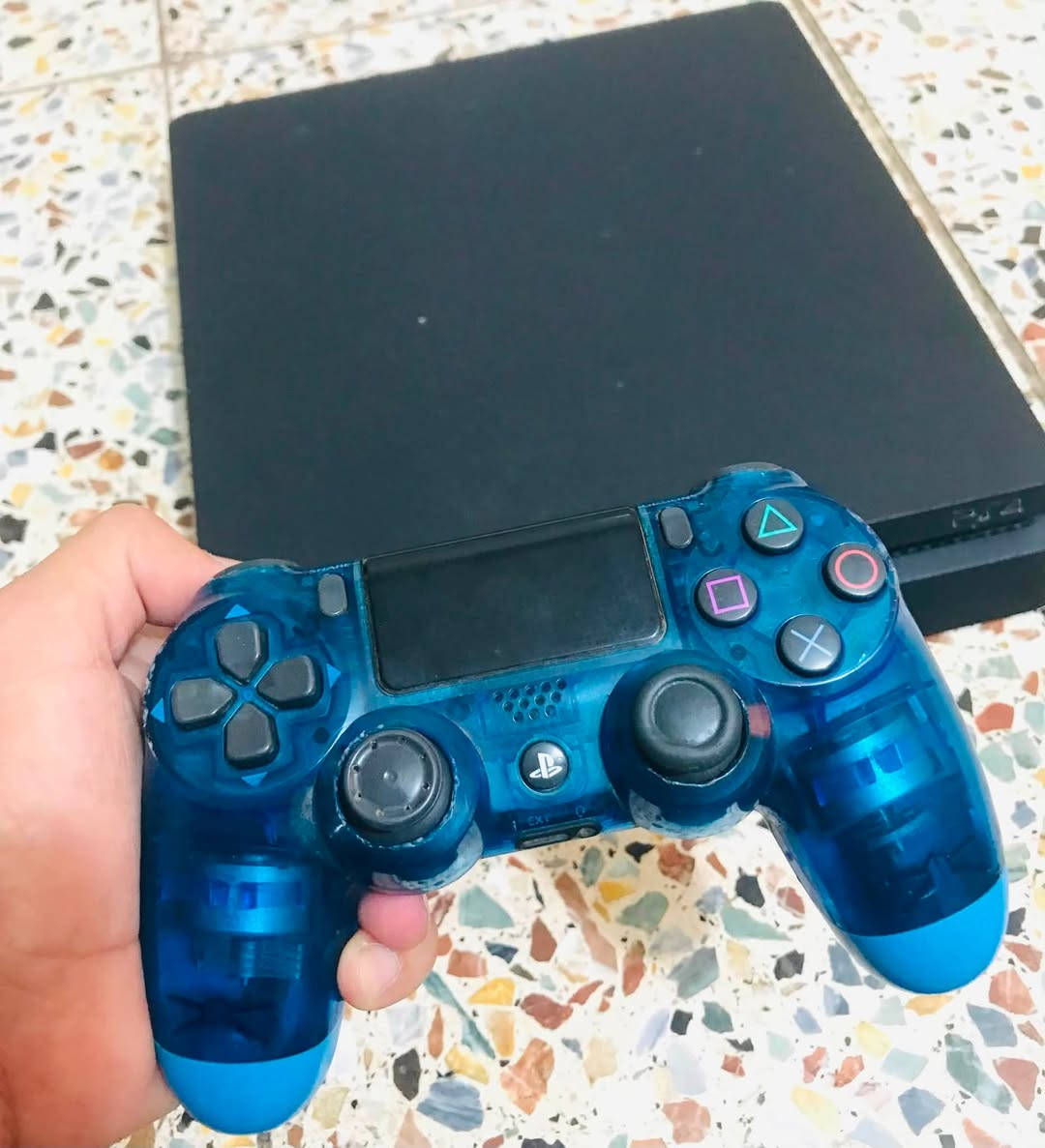 PS4 slim
بلادي لوك ستيكر نظيف جدا
مهكر نظام12.50 جدا مستقر 
500GB
الملحقات 
واير كهرباء، HD
ألعابه 
Pes21
Fc26
Gta5
Need for speed
Eldenren
Pes2007
جوستك عدد اثنين اصلي وتجاري (التجاري الكير الايمن برادله تصليح فقط) 
المكان بغداد رصافة
***********
السعر ٣٢٠ الف مجاله جدا بسيط
