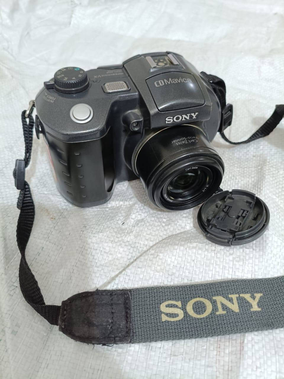 كامرة سوني قرص
فخر الصناعه اليابانيه مع كافة ملحقاتها 
كارتونه 
كتلوك 
قرص تعريف 
شاحنة 
بطاريه 
فيشة عرض 
نظيفه جدا اخت الجديده 
للحجز والاستفسار مراسلة الصفحه..


**إذا كنت صاحب هذا الإعلان وتريد حذفه لأي سبب، رجاءا أرسل رسالة إلى الدعم الفني**