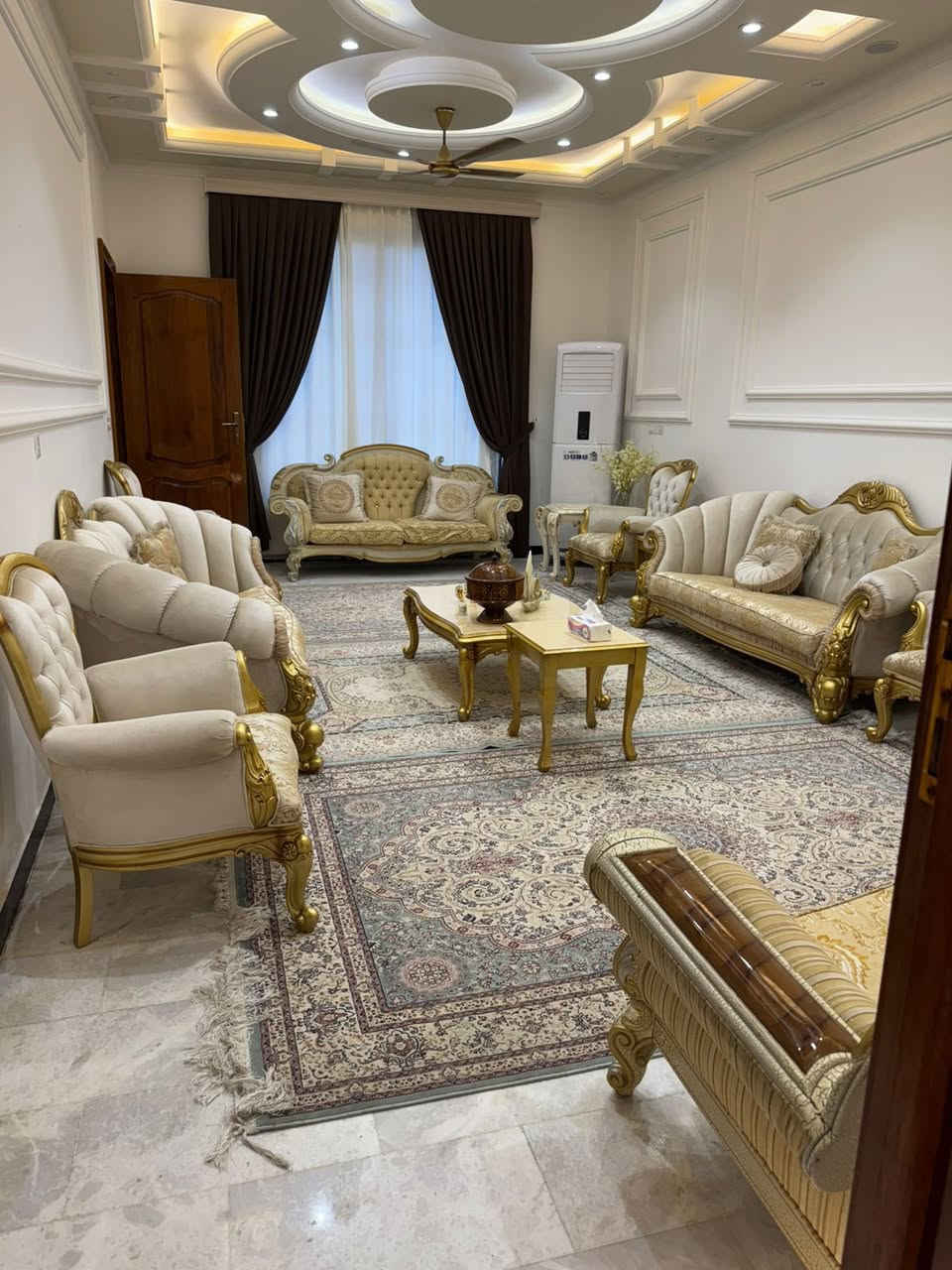 تسلسل : 149
🏡 للبيع بيت مميز في الجغيفي الثانية قرب القسم البلدي

🔹 المساحة: 257 متر
🔹 الموقع: الجغيفي الثانية – قرب القسم البلدي
🔹 يتكون من:
▪️ 6 غرف نوم
▪️ استقبال واسع
▪️ مطبخ
▪️ 3 مجاميع صحية

✨ بيت مرتب ومناسب للعوائل الكبيرة وفي موقع ممتاز 

السعر 300 مليون قابل للتفاوض

للأستفسار الاتصال َ؏ الارقــام التــاليه |📱☎️
او مــــراجعة مكــتب الطــيب للــعقار | 🏠
قــرب مجــمع الشفاء | 🏢 📍
و مقابل دائرة الكهرباء | 🏭📍

📱 |***********
📱 | ***********
📱 | ***********
