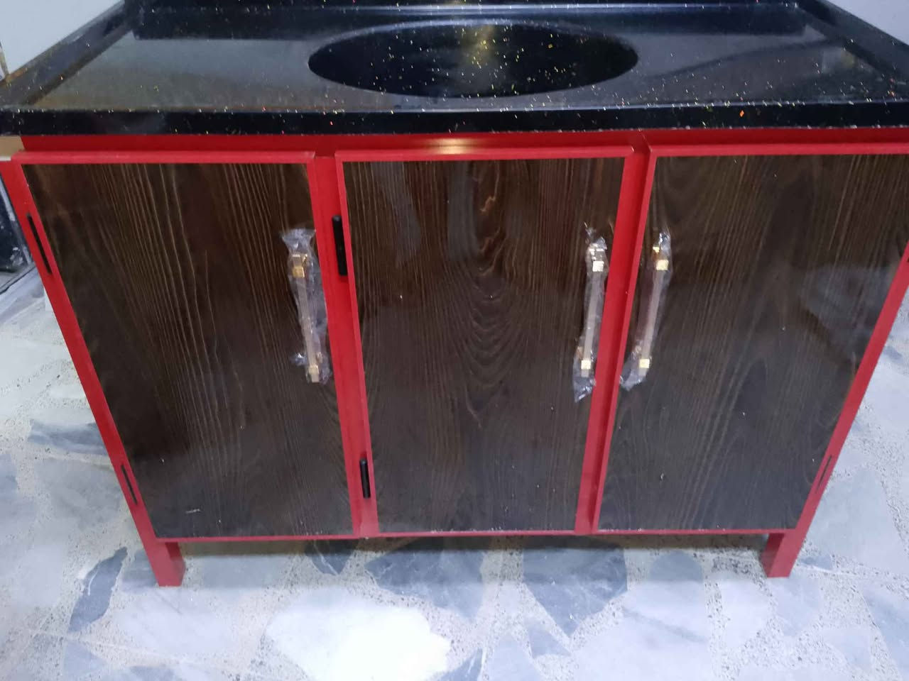 سنك متروعشرين سعر 160الف مرمر جديد مغلف بلاستيك من الداخل ضد الماء شغل تزكام توصيل موجود جميع مناطق البصره حجز وتساب *********** البصرة, العراق
