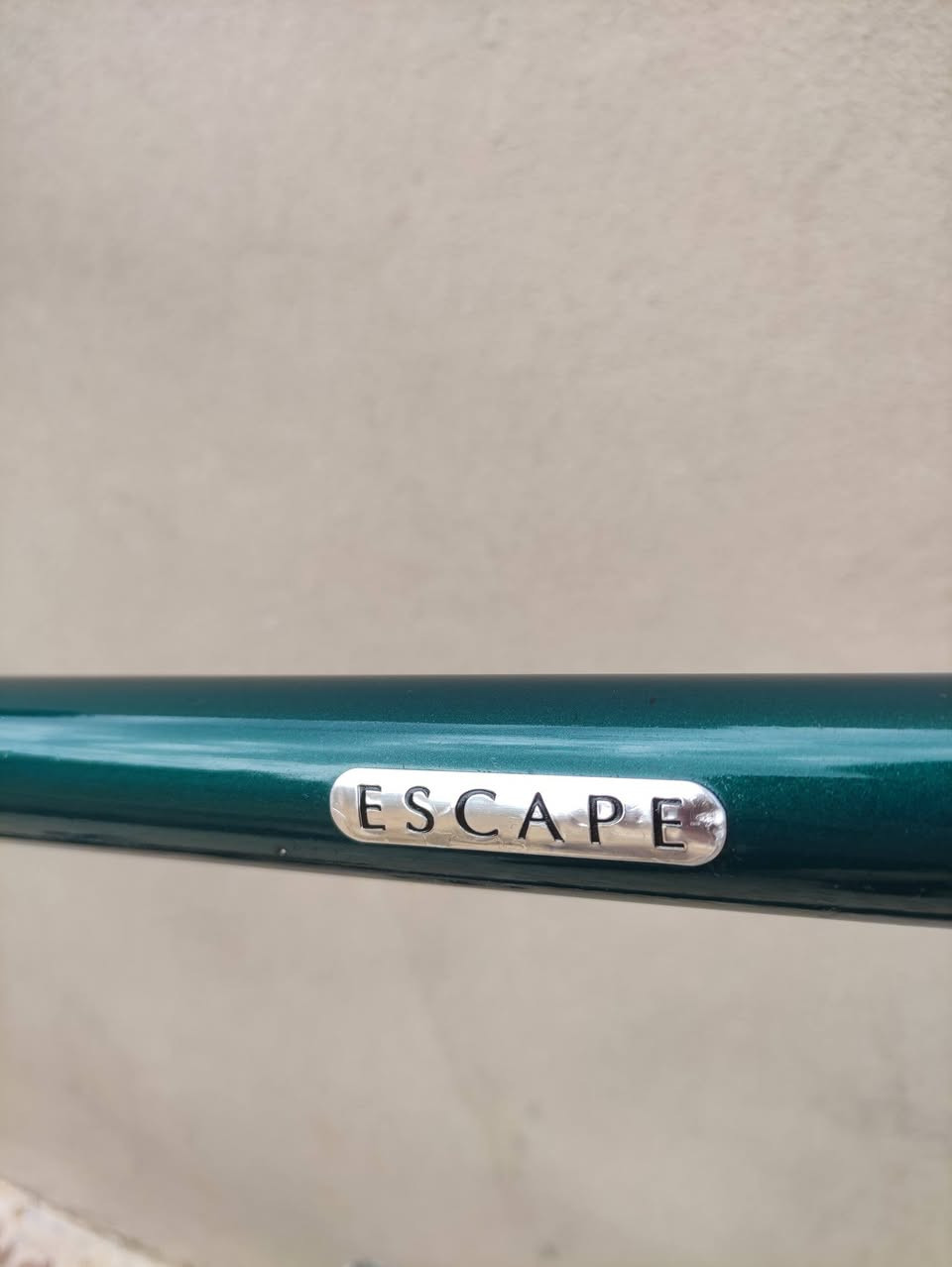 السلام عليكم
دراجه ماركة #GIANT_ESCAPE  جيانت اسكيپ العالميه ماركه 

غنيه عن التعريف صنع اصلي اورجنال باله مال حاويه 

لون زيتوني لامع  لامع مميز جدآ بالحقيقه احلى من الصور

حجم 28 (C700) قياس M لشه عاليه...فول المنيوم خفيف جدا

سستم سرام بالكامل #SRAM ...بدالات السرعه 8X3 شفترات فر

بريكات تيكترو سلس جدا حتى الفحمات مختومات تيكترو

مسكات ربل طبي ...ستيرن ستانلس نفخ مختوم جاينت  رياضي

وياله زوم طبقتين شكل نجمة مختومات ماركة جاينت بولبرين زوم مصممه لتحمل الاوزان الثقيله والطسات

تايرات كتان اصليه ماركة #MAXXIS  فول سلاسه وسرعه وانسيابيه 

فوول كامپليون سرج و وياله ..سرج طبي اصلي..ستاند سلايت

🔴الدراجه نظيفه وبالحقيقه اللون احلى بهواي 

🔴 الدراجه قطعه مال حاويه غير مستخدمه داخل العراق 
      الدراجه ليبل واحد ختم  واحد كله  جاينت على وضع  
      الشركة كامله وجاهزه ما بيها اي نقص 

المكان موصل الجانب الايسر ...السعر 210 (ثابت_نهايتة)

يوجد توصيل بغداد 

رقمي ***********
