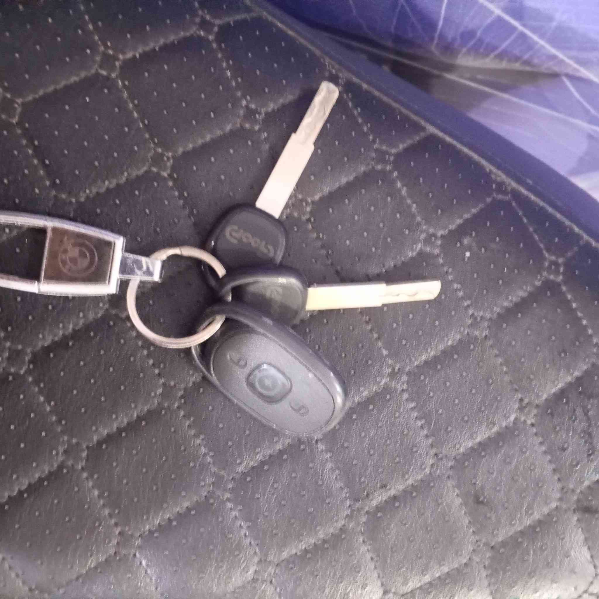 سلام وعليكم عيوني دراجه شحن R 9 جديده ونضيفه ماناقصه اي شي بس بايدر وتتكون م̷ـــِْن 5
باتريات لايت عالي وناصي تبل اشاير 2 سويج وبصمه وتمشيك 25 كيلو وشاحن اصليه الشحن سريع. السعر علا هاذ الرقم *********** النتصال او واتساب وبيكم خير وتدللون. 🫡
