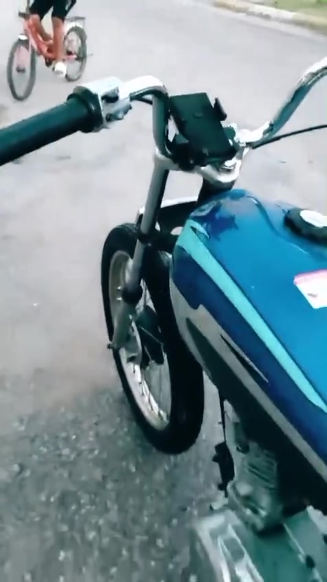كلك كلك كلك للبيع مكينته بيه شجرة مال كير مركه رابيدو Rاصلي دراجه مال عوزه شي بس محركه بيه شجرة مال كير سعره 300وبيه  تواصل واساب او خاص ***********
