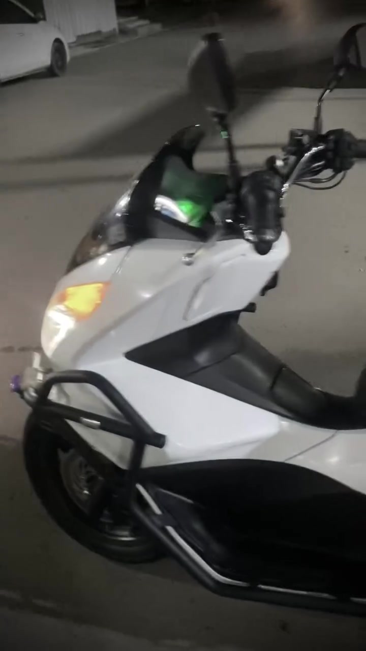 دراجه بي سي اكس جيل ثاني مكينه 150 ياباني دراجه جديده شخط مابيه دراجه كفاله عامه ماشيه 25 Km اوراقه كامله @درع أمامي أصلي السعر 19ونص بيه مجال مكان بغداد القاهره قرب تانكي الماء الاستفسار ***********

