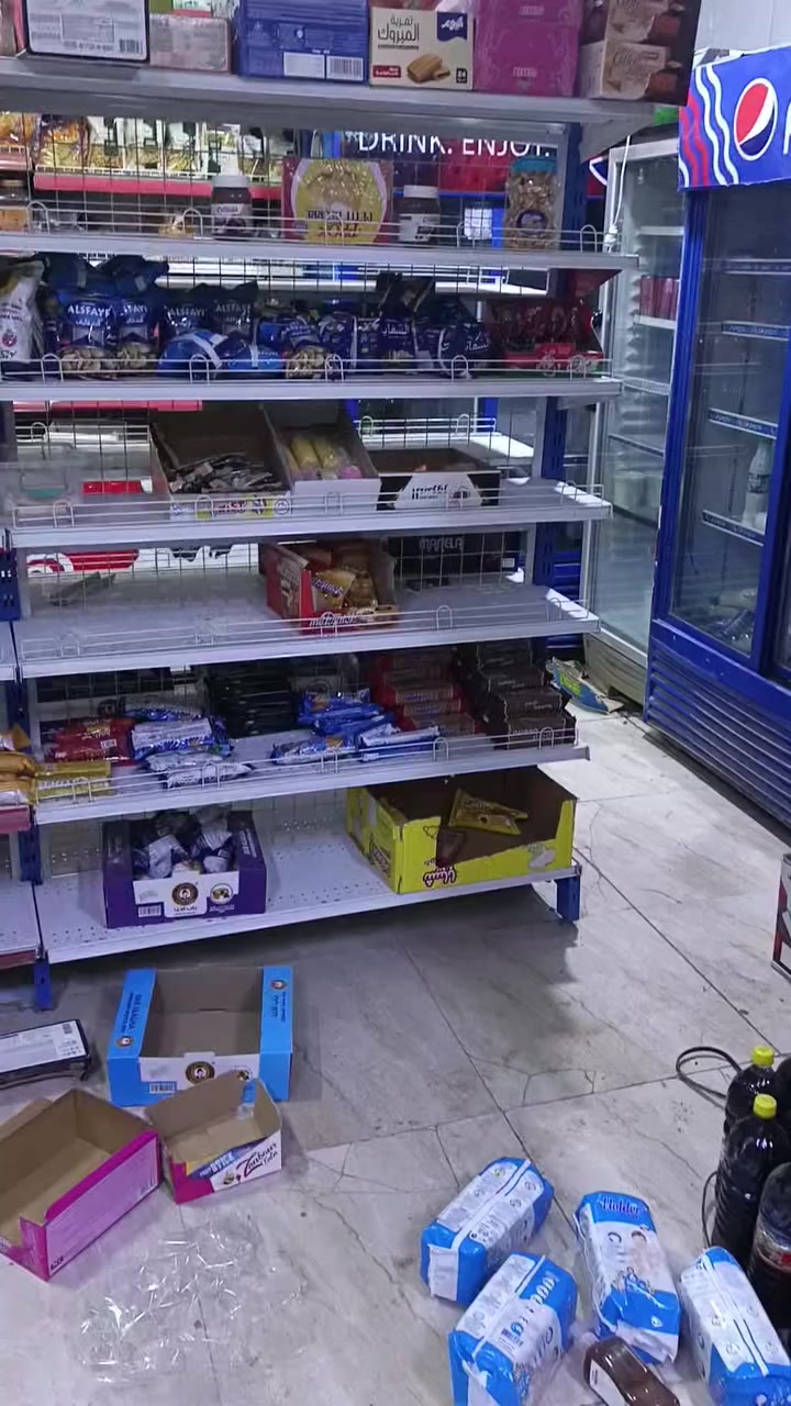 سفينه طول مترين و40 وياها 24 رف مكانها بابل***********
