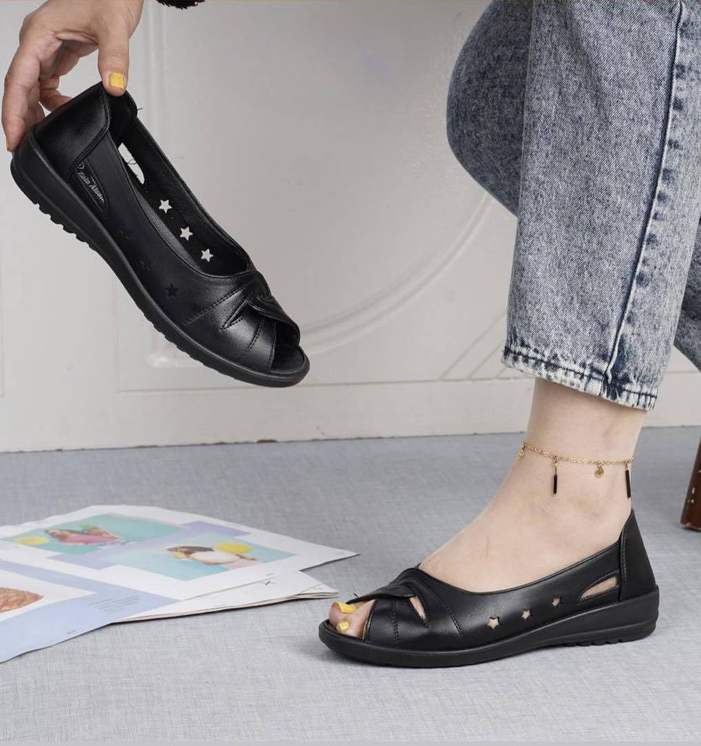 حذاء نسائية جديد 🦋طبي  10 الاف
الاناقه تبدّا من خطوتك 💓كوالتي عالي
✅مديلات عصريه تناسب كل إطلاله
✅راحه ➕اناقه 🟰كمال إطلاله 
✅متوفر كل الاوان كوالتي عالي 
للحجزوالطلب راسلونا على الأرقام التأليه
***********؟***********
لديناتوصيل إلى كافة المحافظات. العراقيه
