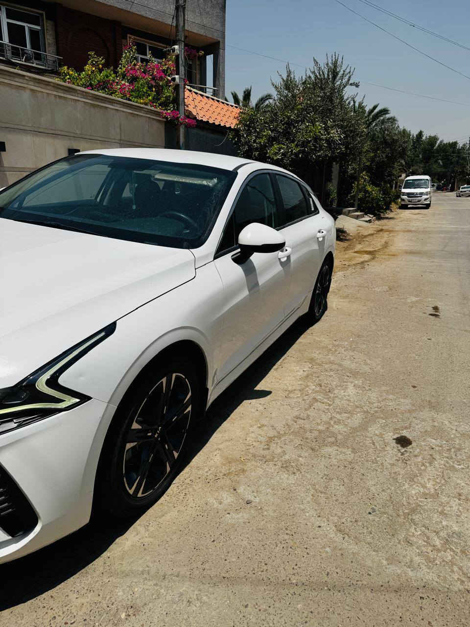 السلام عليكم 
كياk5 موديل 2021 خليجي
 مواصفات عاديه ماشيه 71000
كيلو متر
كشنات جلد احمر بلادي
تحكم ستيرن
كراسي الاماميه كهرباء
شاشه
وباقي المواصفات معروفه
السياره مكفوله من الصبغ
بيها بارد بالجاملغ الخلفي جهه السايق وشخوط خفيفه
السياره مابيهه اي نقص ولا عطل والتبريد بلادي وثلج
المكان الدوره جمعيه خير الله
التواصل خاص او عالرقم 
***********
