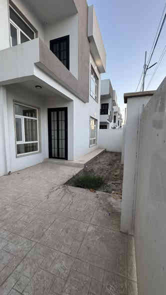 🔹 بيت للإيجار 🔹 (( زيرو ))
📍 حي الصديق – قرب جامع الطيار

 السعر 800 ألف

📐 المساحة: 250 متر
🏠 المواصفات:
 • 7  غرف نوم
 • هول
 • استقبال
 • مطبخ
 • صحيات
 • كراج
 • حديقة 
📞 للاستفسار:
-***********- *********** – ***********
