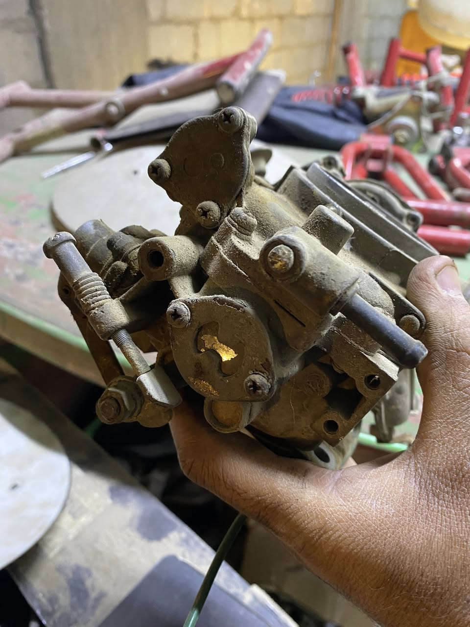 كابريتر مازدا 323
جداً نظيفة 
***********
