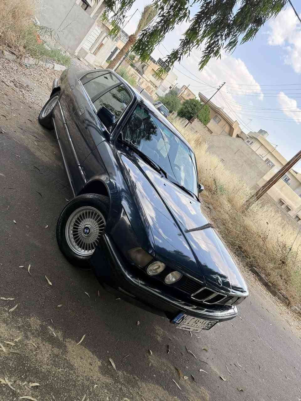 السلام عليكم للبيع            بيئمBMW 735
موديل 91 
شرط محرك 
تبريد شغال ثلج 
اربع تايات جدد 
كشنات جلد 
جامات كهرب 
شرط رقم الماني  
صبغ فقط جماليه 
سياره شرط مابيه ضرر 
المكان موصل حي الطيران 
السعر 52وبيها مجال 
رقم الهاتف 
*********** 
متواجد واتساب***********
