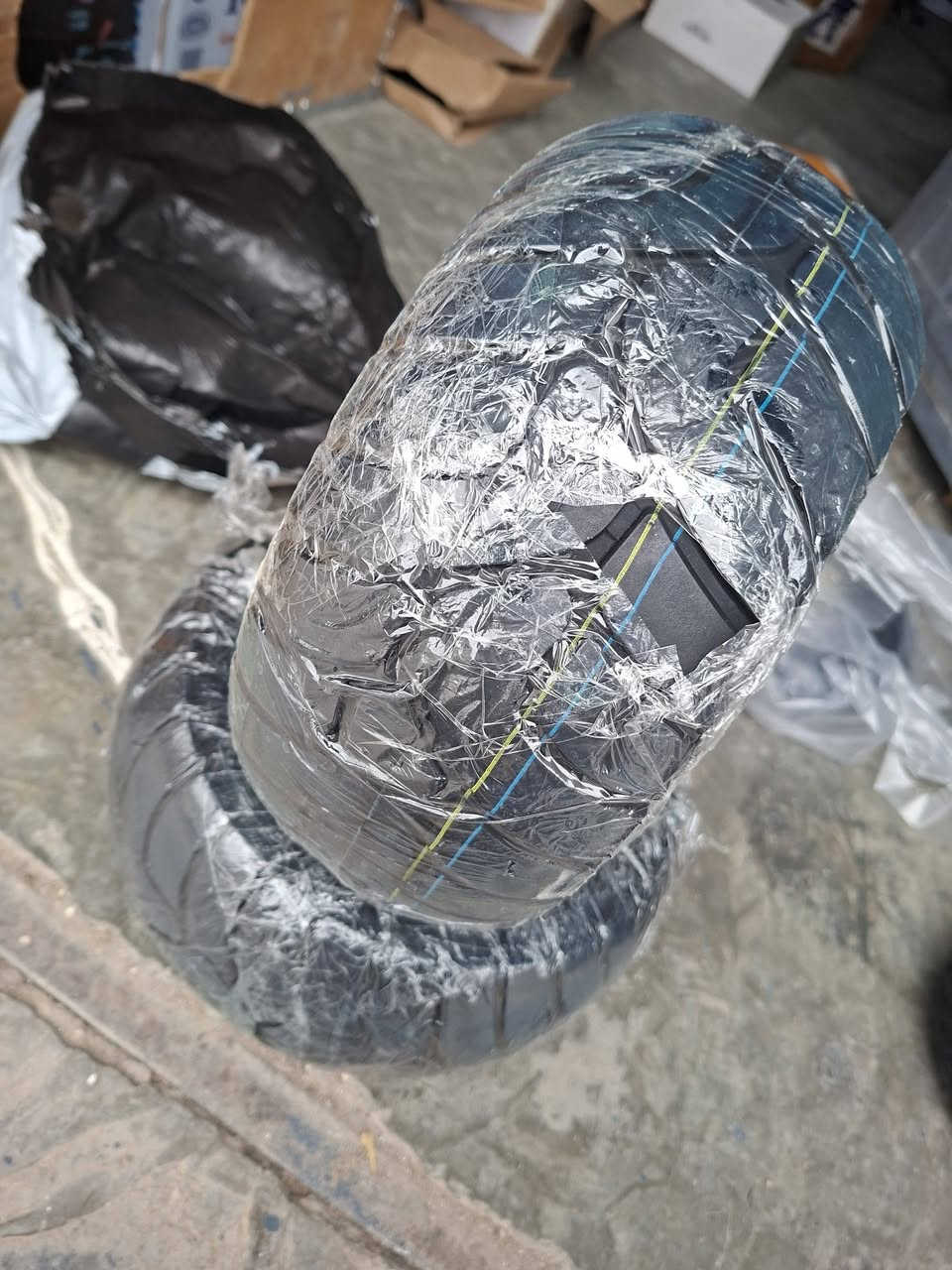 متوفر انواع تايرات سكوتر بسعر مناسب 
@highlight توصيل موجود


**إذا كنت صاحب هذا الإعلان وتريد حذفه لأي سبب، رجاءا أرسل رسالة إلى الدعم الفني**