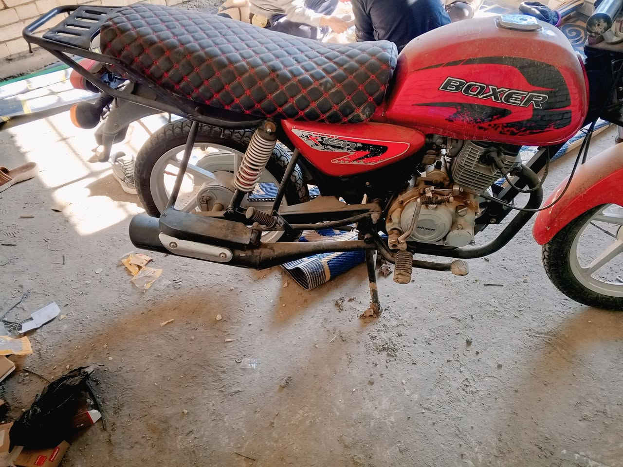 سلام عليكم دراجه بوكسر البيع
دراجه شقاله مابيه شي عوزه بس دبلات أمابيات 
و وراقه كامله مكاني بغداد المعامل الباويه قريت عبد العوده 
الشراي ينتصل عل هاذا رقم ***********
