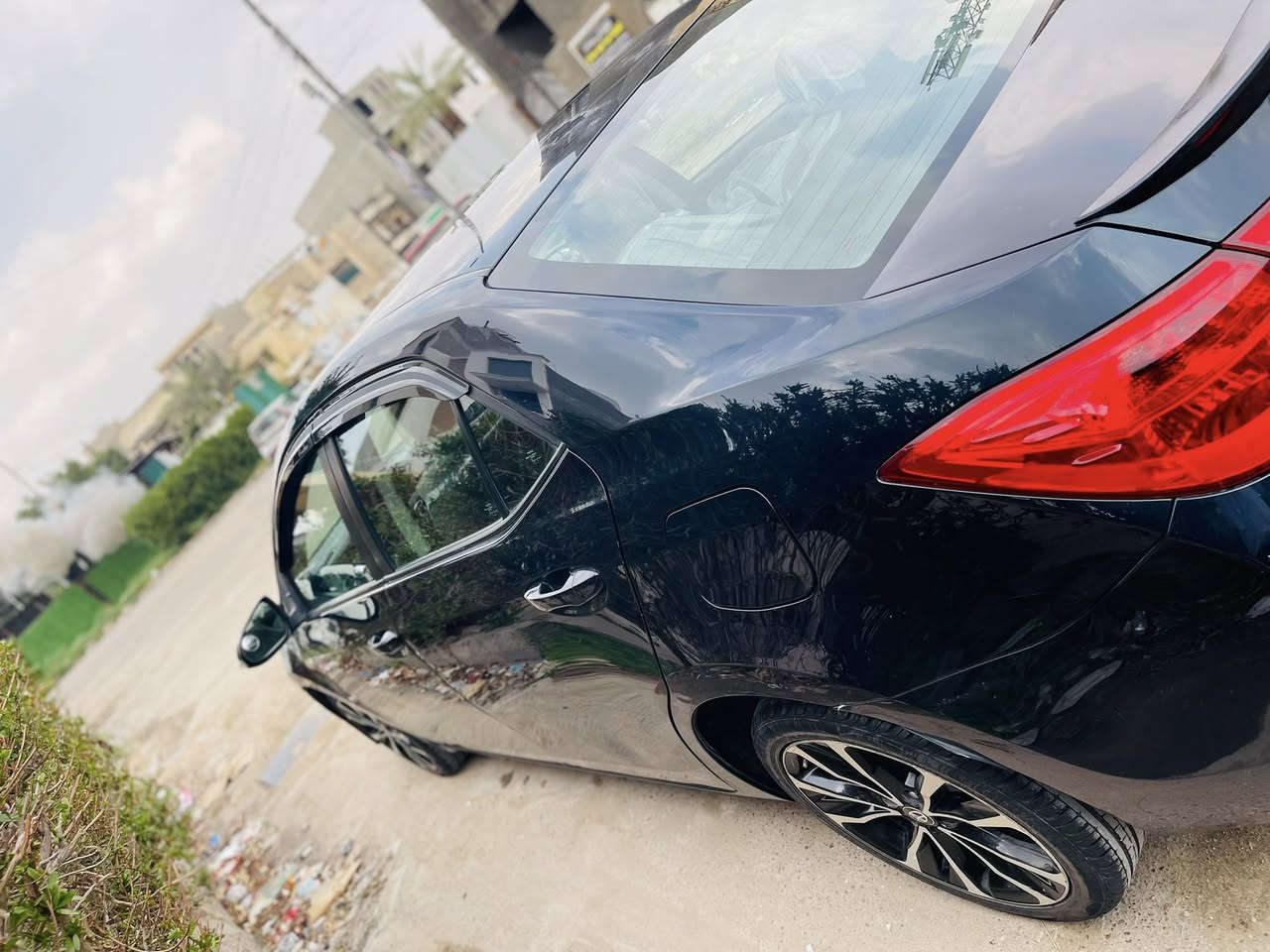 السلام عليكم كورلا للبيع (بدون مراوس) موديل 2018 بيهة صبغ جاملغ وبنيد رقم شمالي وبسمنة تحويل ثاني يوم ماكو اي شكال 
مواصفات السيارة
(1) شاشة كبيرة + كامرة خلفية
(2) اشاير بل مري+ تحكمات ستيرن
(3) مكينة ١٠٠/١٠٠+ كشنات جلد
(4) كير درجة اولى
(5) صدر وتبريد وتدفئة مكفولات
(6) ميكانيكيات وكهربائيات وحدادية ١٠٠/١٠٠
(7) تخم تايرات جدد+ داخل غرفة جديدة
(8) السيارة جاهزة مابيها اي نقص
(9) السعر ( ١٢٤ ) ورقة وبيها مجال 
(10) المكان بغداد الكرخ للاستفسار ***********
