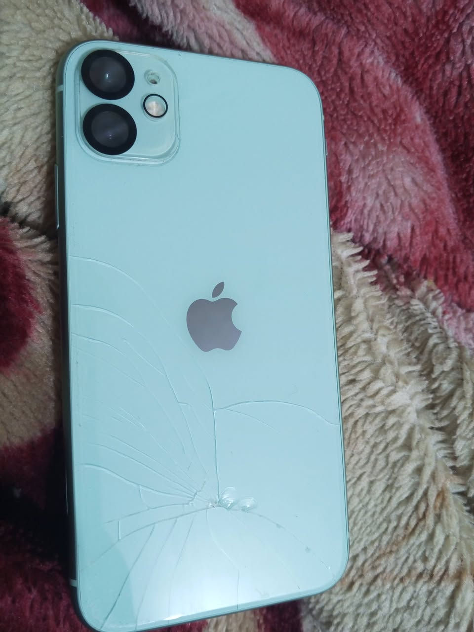 سلام عليكم ايفوان 11 عادي ذاكره 128 بطاريته 91 جهاز نضيف ومامبدل بي اي شي فقط كسر بل ضهر بسيط سعره 230 وبي مجال بسيط مكان بغداد الحسنيه راشديه ***********
